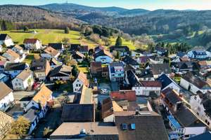 Großes Familienanwesen mit Innenhof und Garten – Die vollständige Adresse der Immobilie erhältst du vom Anbieter., 61389 Schmitten – Vorschaubild 1