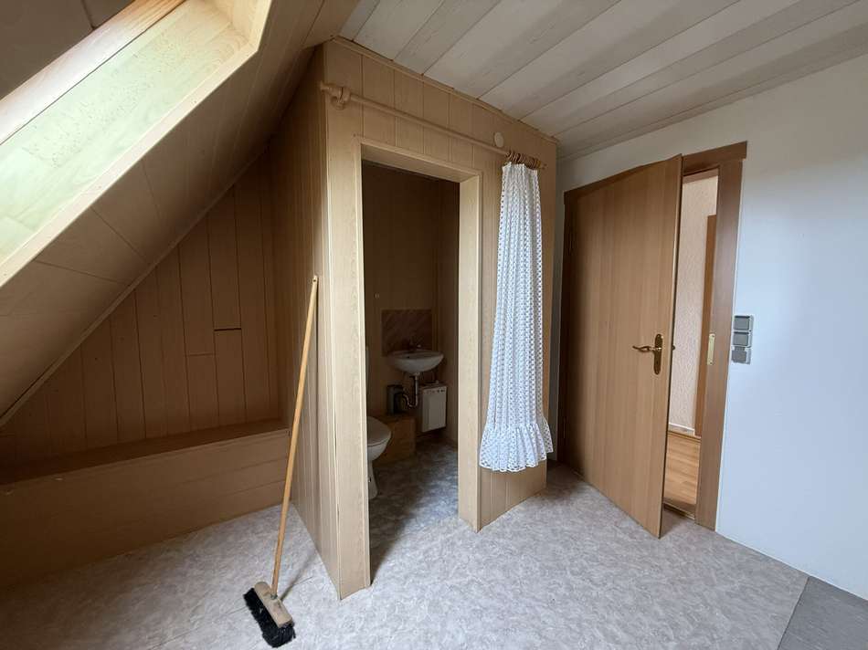 Zimmer mit WC im DG