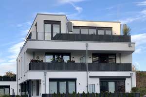 Luxus-Etagenwohnung mit exklusiver EBK in Top-Lage: 4 Zimmer, 2 Bäder und Terrasse!