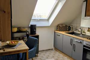 Ruhige Dachgeschosswohnung mit zwei Zimmern und Balkon in Krefeld – Dionysiusstraße 143, 47798 Stadtmitte, Krefeld – Vorschaubild 8