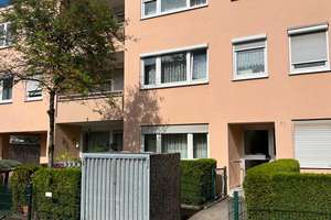 Augsburg-Lechhausen, Quellenstr. 11, mit 61 qm Wohnfläche, 1 OG mit hochwertiger Ausstattung Balkon – Quellenstr. 11, 86153 Lechhausen-Süd, Augsburg – Vorschaubild 1