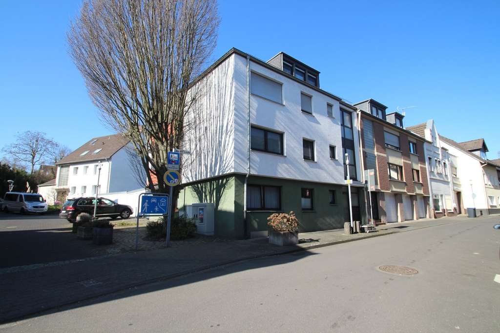 Immobilie in Brühl - Mit 3D: Mehrfamilienhaus | 4 Einheiten (2 Wg. frei) + 4 Garagen | – Potenzial bis ca. 40.000 € p.a. - Bild 1