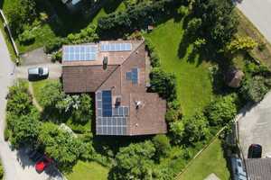 Familienglück: Energieeffizientes Architektenhaus mit Wohlfühlcharakter, PV-Anlage und mega Garten ! – Freyung-Grafenau (Kreis) – Vorschaubild 1