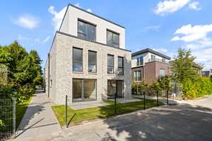 Reihenendhaus in hochwertiger Ausführung und idyllischer Lage von Hamburg-Meiendorf - 2 WE verfügbar