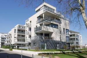 Wohnen am Rheinufer in neuwertiger Wohnung, mit Blick auf den Rhein