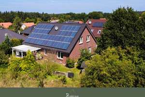 Energiesparer aufgepasst! Tolles KfW-40 Haus mit PV und Wärmepumpen in ruhiger Lage von Boltersen – Am Steinberg 34, 21379 Rullstorf – Vorschaubild 1