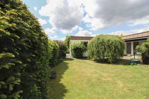 Wohnen auf einer Ebene: Bungalow mit Garten, Keller, Zwei Garagen und Freistellplatz – Zollernalbkreis – Vorschaubild 12