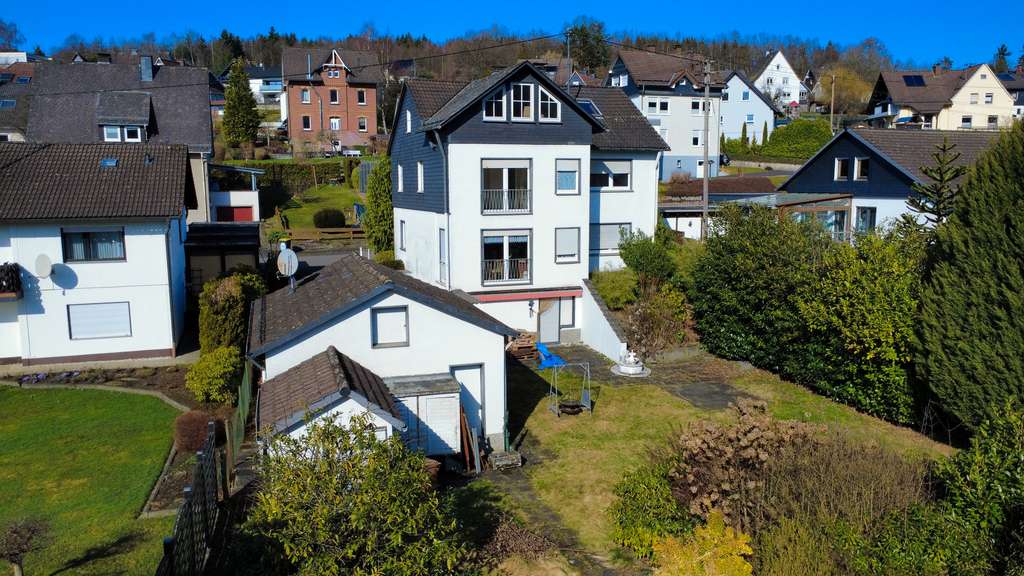 Immobilie in Kreuztal - Viel Platz für Ihre Ideen – Ein- bis Zweifamilienhaus mit großem Grundstück - Bild 3