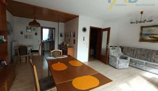 Bild von Reihenmittelhaus mit ausgebautem Dachgeschoss und Garage