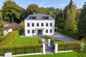 Einzigartige Familienvilla zum Verlieben – großzügiger Garten trifft auf erstklassige Ausstattung!