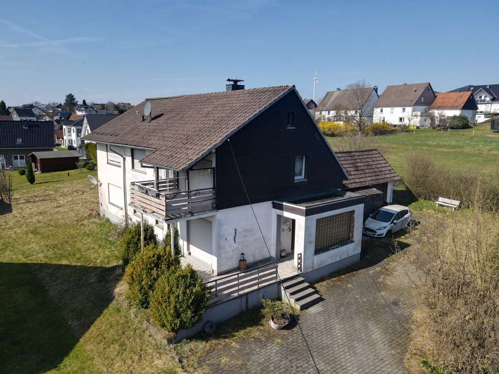 Immobilie in Marienheide - VR Immo: Renovierungsbedürftiges Zweifamilienhaus mit großem Grundstück in beliebter Lage - Bild 1