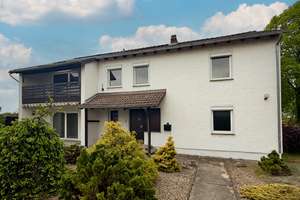 Modernisierungsbedürftiges Ein- bis Zweifamilienhaus mit Doppelgarage in Reislingen