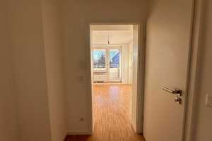 Geräumige 3,5-Zimmer-Wohnung mit Balkon in Schweinau zu vermieten – Olivenweg 50, 90441 Nürnberg – Vorschaubild 3