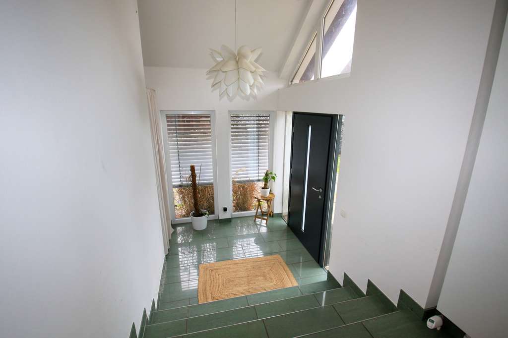 Immobilie in Bobenheim-Roxheim - Exklusives Einfamilienhaus auf drei Ebenen mit Garten und Entwicklungspotenzial - Bild 1