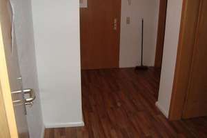 * Großzügige 1-Zimmer mit neuem Laminat und Wannenbad im Zentrum! * – Müllerstraße 26, 9113 Schloßchemnitz, Chemnitz – Vorschaubild 4