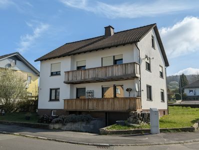 Attraktives Zweifamilienhaus in belieber Wohnlage!
