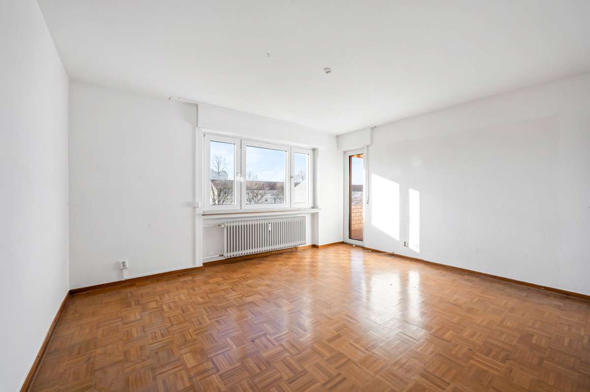 Attraktive Zwei-Zimmer-Wohnung mit Balkon und Aufzug zur Renovierung, Stuttgart – Bild 2