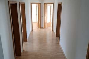 Großzügige 4 ZKB Wohnung in ruhiger Lage