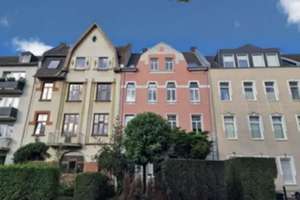 Erstbezug nach hochwertiger Renovierung – Stilvolle 2-Zimmer-Altbauwohnung mit neuer Einbauküche
