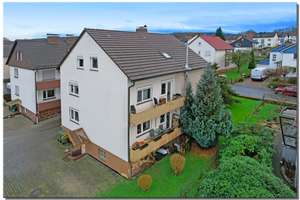 Dreifamilienhaus mit freier Wohnung in beliebter Lage von Kaufungen – Die vollständige Adresse der Immobilie erhältst du vom Anbieter., 34260 Kaufungen – Vorschaubild 1