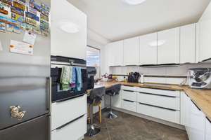 Wohnen mit Komfort: Hochwertige 4-Zimmer-Wohnung mit Einbauküche, Balkon & Garage in Regensburg! – Die vollständige Adresse der Immobilie erhältst du vom Anbieter., 93057 Reinhausen, Regensburg – Vorschaubild 9