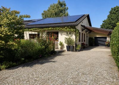 charmantes Einfamilienhaus mit großzügigem Raumangebot, Terrasse und größem Grundstück