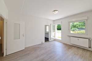 Große 1-Zimmer-Wohnung mit Balkon! Wir renovieren - Sie ziehen ein! Schon jetzt besichtigen! – Leutewitzer Ring 28, 1169 Dresden – Vorschaubild 2
