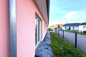 Familienglück pur: Moderner Bungalow mit Garten, Sonnenterrasse und Wärmepumpe (Energieklasse A) – Bachstraße 6b, 6766 Bitterfeld-Wolfen – Vorschaubild 38