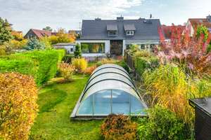 Charme trifft Potenzial – Doppelhaushälfte mit Garten und Pool im beliebten Stadtfeld West – Die vollständige Adresse der Immobilie erhältst du vom Anbieter., 39110 Stadtfeld West, Magdeburg – Vorschaubild 2