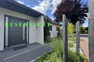 Luxus trifft Moderne - exklusiver Bungalow - Wohnen ohne Kompromisse in begehrter Wohngegend – Die vollständige Adresse der Immobilie erhältst du vom Anbieter., 25479 Ellerau – Vorschaubild 1