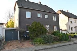 Mach mich wieder schön :) Sanierungsbedürftige DHH mit Garten & Garage in Frillendorf – Die vollständige Adresse der Immobilie erhältst du vom Anbieter., 45139 Frillendorf, Essen – Vorschaubild 1