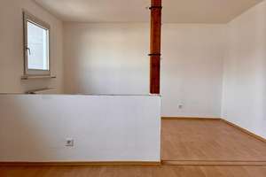 Frisch tapezierte 3-Zimmer Dachgeschosswohnung in Duisburg-Neudorf – Neudorfer Straße 117, 47057 Neudorf-Süd, Duisburg – Vorschaubild 3