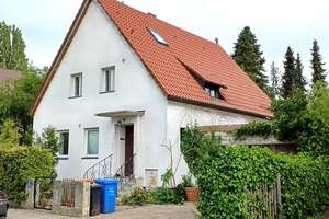 Ruhiges Einfamilienhaus in München Pasing auf großem Grundstück