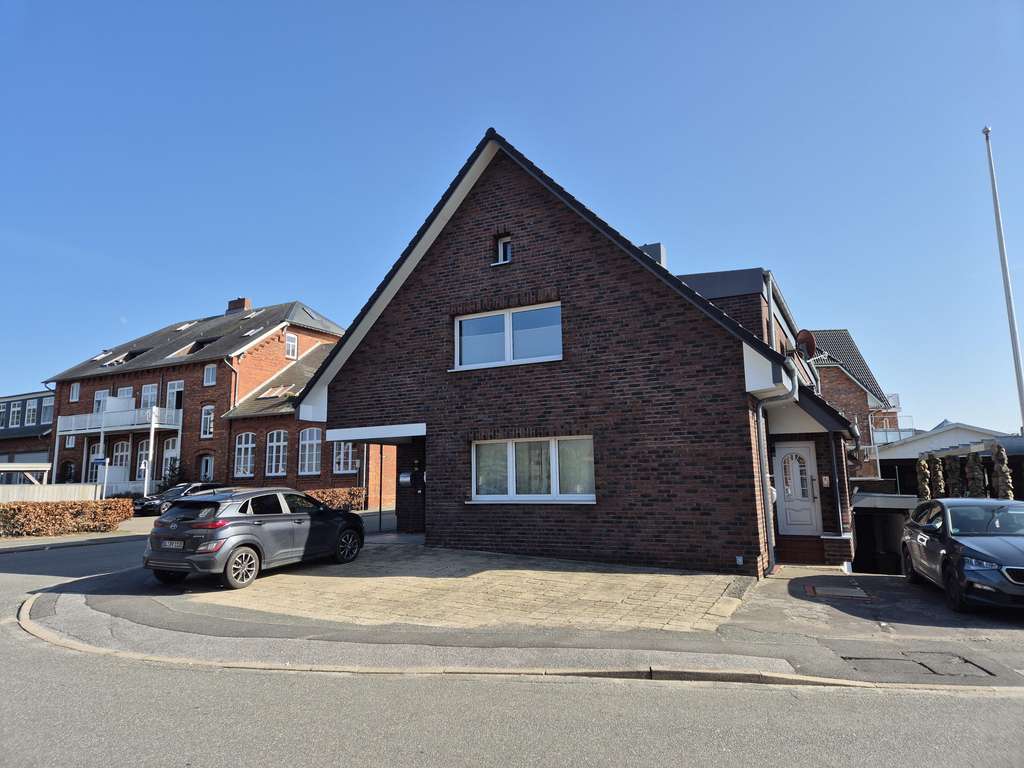 Immobilie in Niebüll - Saniertes Wohnhaus neuer Heizung & Solarthermie – 6 Einheiten als sicheres Investment in Niebüll
 - Bild 2