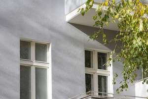Über den Dächern des Prenzlauer Bergs – großzügige 3-Zimmer-Altbauwohnung im DG mit Eigennutz-Option