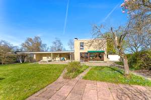 Designklassiker mit viel Potenzial: Bungalow am Bergpark – Die vollständige Adresse der Immobilie erhältst du vom Anbieter., 34131 Bad Wilhelmshöhe, Kassel – Vorschaubild 2