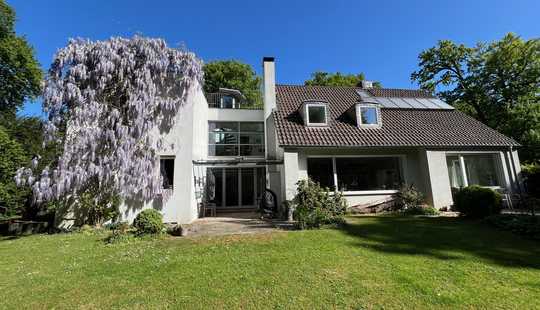 Bild von Klassisch und Modern mit großem Garten als charmante Parkanlage