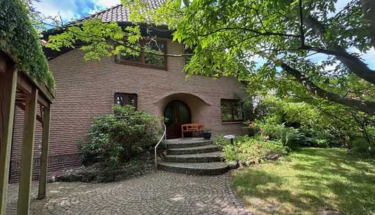 Bild von Architektenhaus mit vielfältigen Möglichkeiten in Traumlage