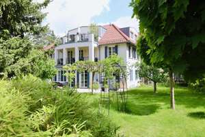 STILVOLL AUSGESTATTET- TERRASSE, GARTEN, BODENTIEFE FENSTER & PARKETT - TG-STELLPLATZ – Die vollständige Adresse der Immobilie erhältst du vom Anbieter., 14195 Dahlem, Berlin – Vorschaubild 28