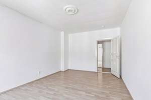 Helle 2-Zimmer-Wohnung mit großzügigem Grundriss & Gestaltungspotenzial – Die vollständige Adresse der Immobilie erhältst du vom Anbieter., 10553 Moabit, Berlin – Vorschaubild 3