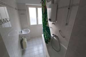 Top gepflegte 4 Zimmer,hell,guter Schnitt,WC&Bad getrennt,Keller,gute Fenster,1a-Lage,EBK-Übernahme – Kissinger Strasse 62, 70372 Seelberg, Stuttgart – Vorschaubild 2