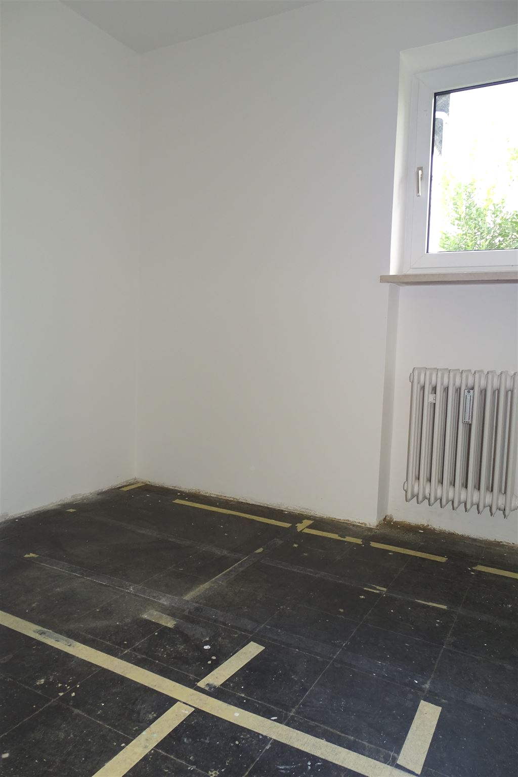 Immobilie in Gilching - Gilching: besondere 2,5 Zi.-Whg  im 4 Fam.-Haus m. Blk., frei + gr. Garage - Bild 5