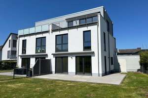 Exklusive DHH in Top-Lage mit Dachterrasse, Garage und großem pflegeleichtem Garten – Die vollständige Adresse der Immobilie erhältst du vom Anbieter., 61267 Neu-Anspach – Vorschaubild 1