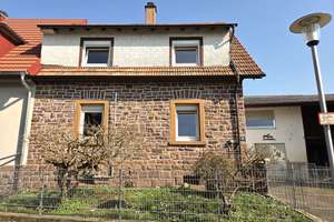 FAMILIENHAUS MIT 5 ZIMMERN, KÜCHE MIT GROßER VORRATSKAMMER, KLEINER GARTEN UND TERRASSE... – Die vollständige Adresse der Immobilie erhältst du vom Anbieter., 76228 Grünwettersbach, Karlsruhe – Vorschaubild 3