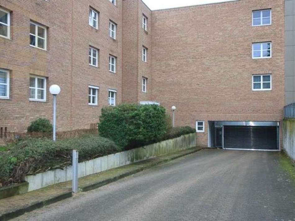 Tiefgaragenzufahrt