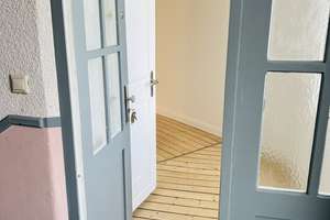 Erstbezug nach Renovierung: DG-Wohnung mit ruhigem Innenhof mit 2 SCHLAFZIMMERN FÜR "MAX. 3 PERS." – Luisenstraße 17, 65185 Mitte, Wiesbaden – Vorschaubild 4