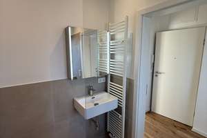 Penthouse-Feeling in Stuttgart:  Rundum-Balkon & TG-Stellplatz (saniert 2024) – Wildunger Straße 43, 70372 Seelberg, Stuttgart – Vorschaubild 8