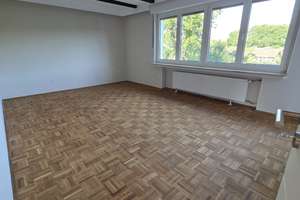 Zuhause in einer komplett renovierten Wohnung mit vier Zimmern in Duisburg