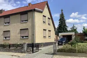 DHH in ruhiger Wohnsiedlung – Luisenstraße 10, 39387 Börde (Kreis) – Vorschaubild 1