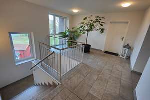 Exklusives Penthouse im Staffelgeschoss mit großzügiger Dachterrasse und hochwertigem Wohnkomfort – Die vollständige Adresse der Immobilie erhältst du vom Anbieter., 25436 Uetersen – Vorschaubild 2